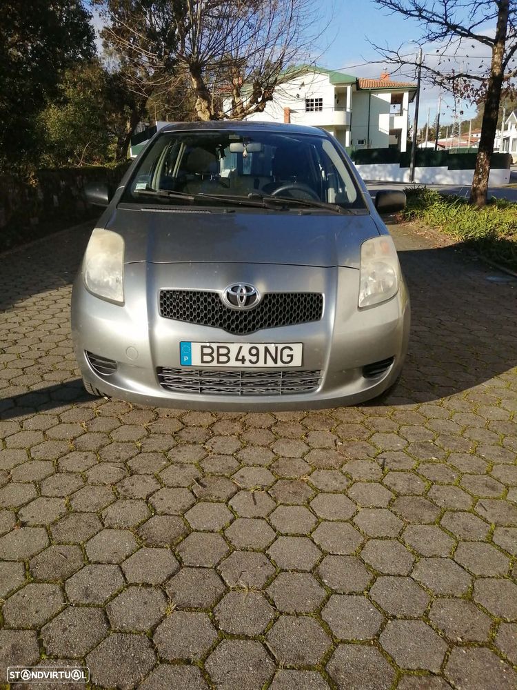 Toyota Yaris 1.0 Base - 1