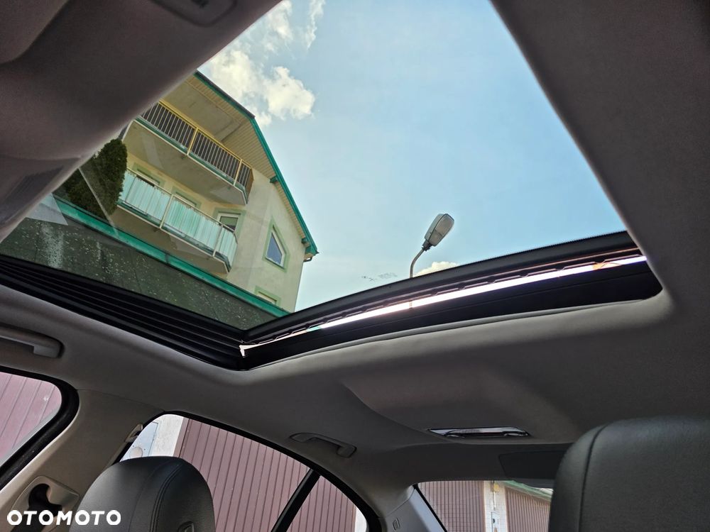 BMW Seria 5 528i xDrive Sport-Aut - 17