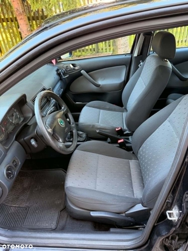 Skoda Octavia 1.6 Tour - 8