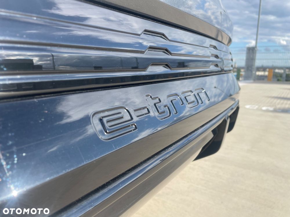 Audi Q8 Sportback e-tron - 17