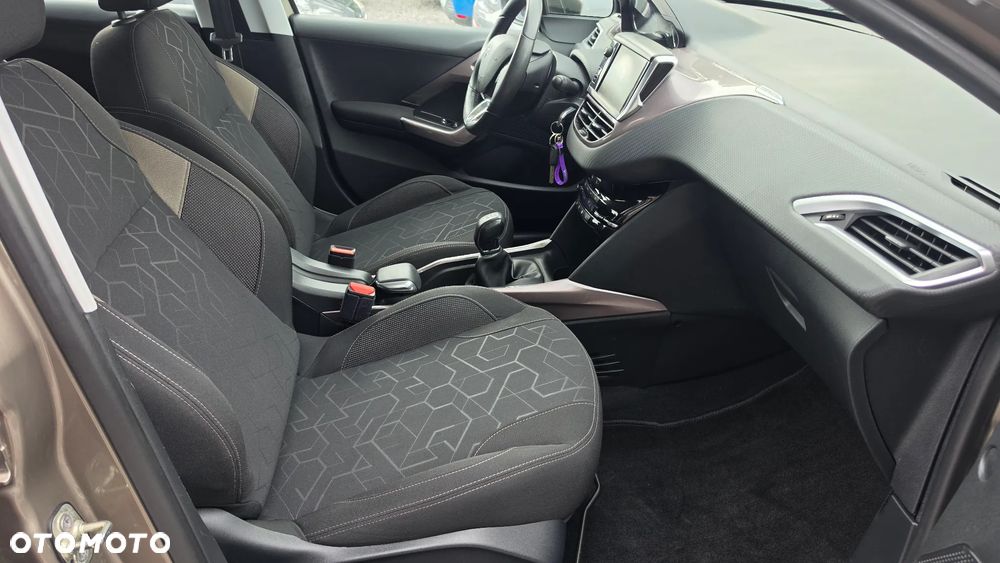 Peugeot 2008 1.6 e-HDi Style S&S - 14
