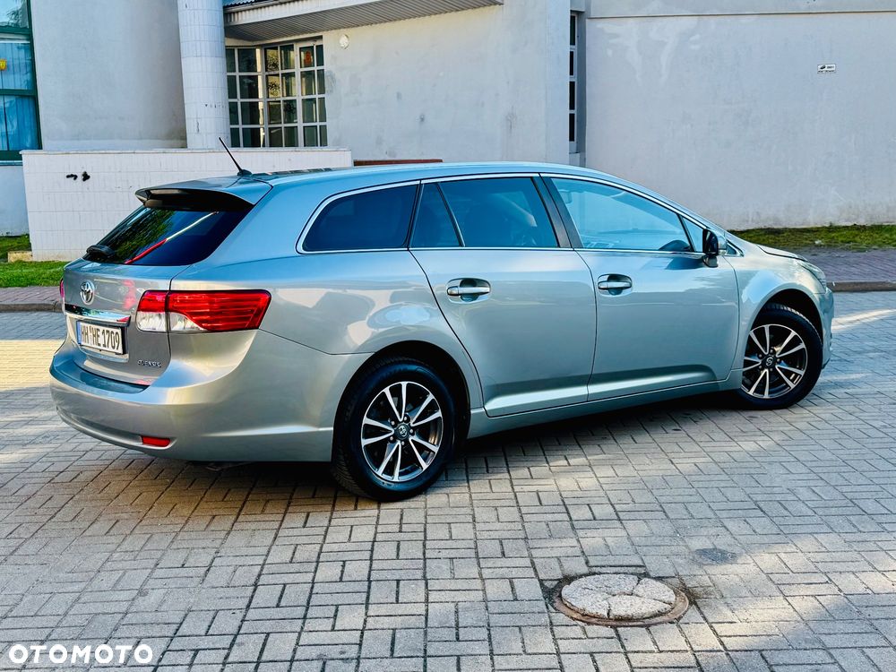 Toyota Avensis 1.8 Premium MS - 9