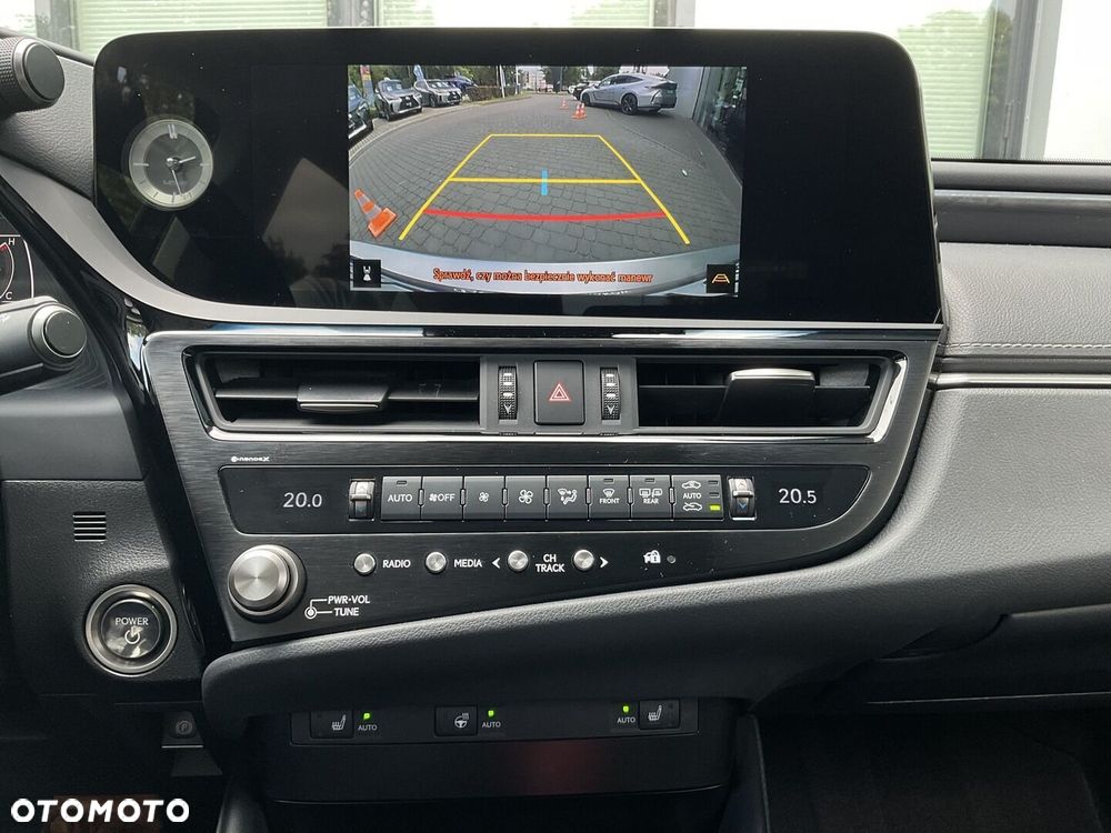 Lexus ES 300h Business Edition - 24