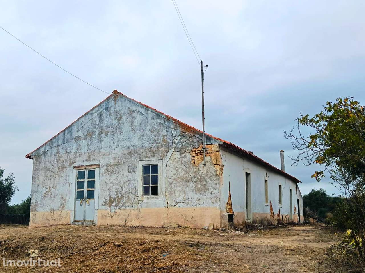 Moradia com terreno para recuperar - Grande imagem: 2/17