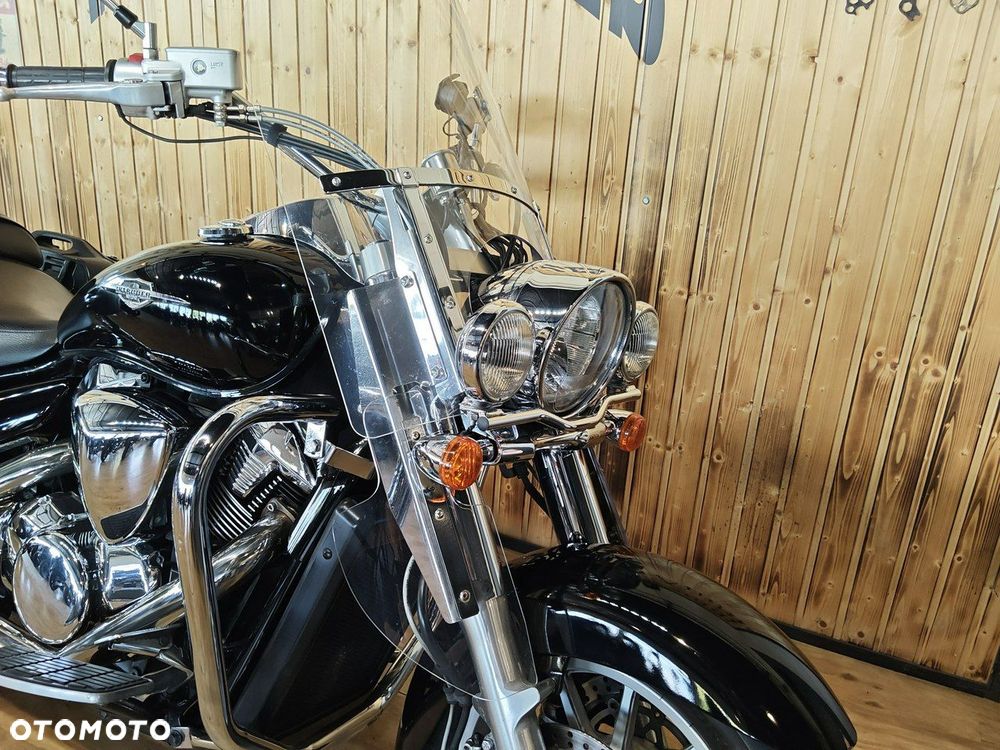 Suzuki Intruder - 11