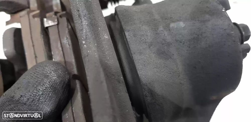 PINÇA TRAVÃO FRONTAL ESQUERDA KIA CARENS IV 2018 -58180A4A17 - 1