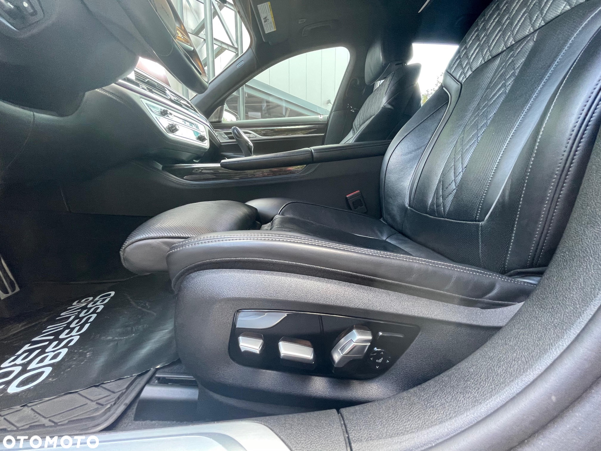 BMW Seria 7 750Li xDrive - 18