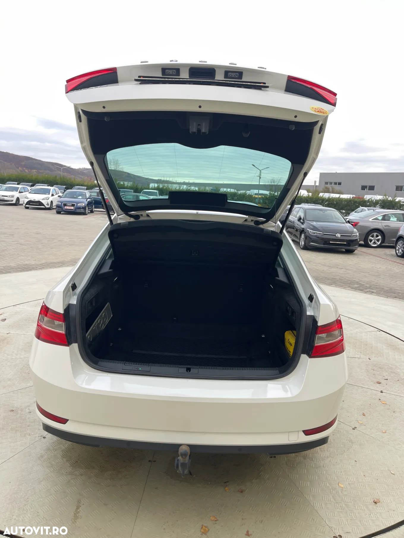 Skoda Superb 2.0 TDI DSG Ambition - 26