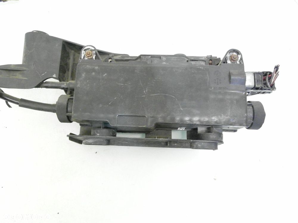 HAMULEC ELEKTRYCZNY RENAULT SCENIC II 8200418647 - 2