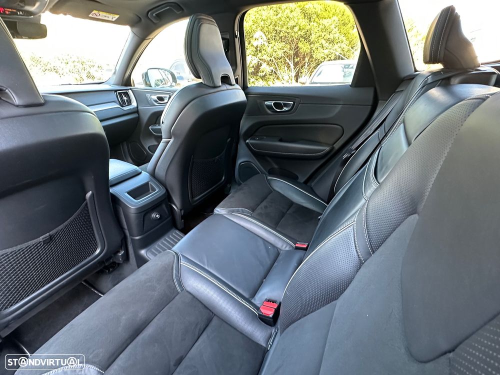 Volvo XC 60 2.0 T8 PHEV R-Design AWD - 31
