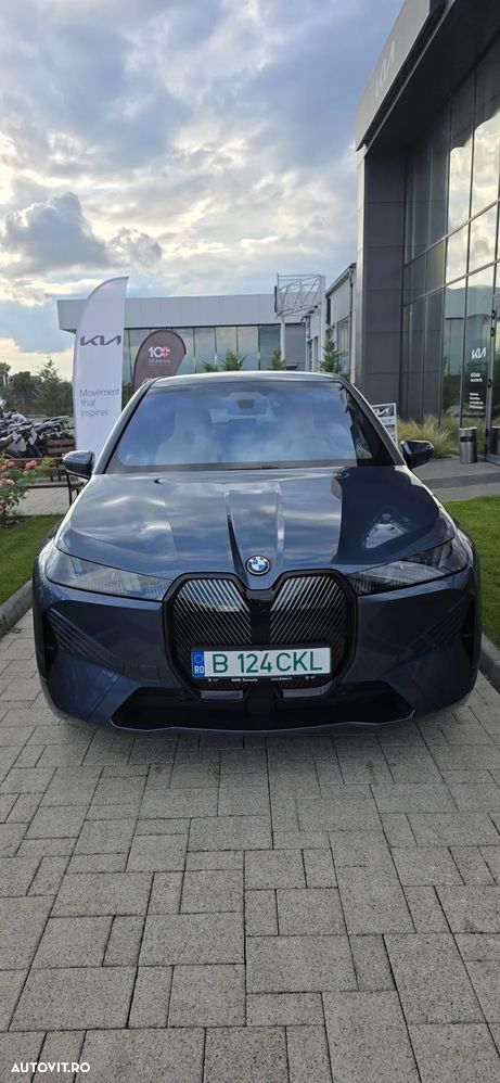 BMW iX xDrive60 - 4