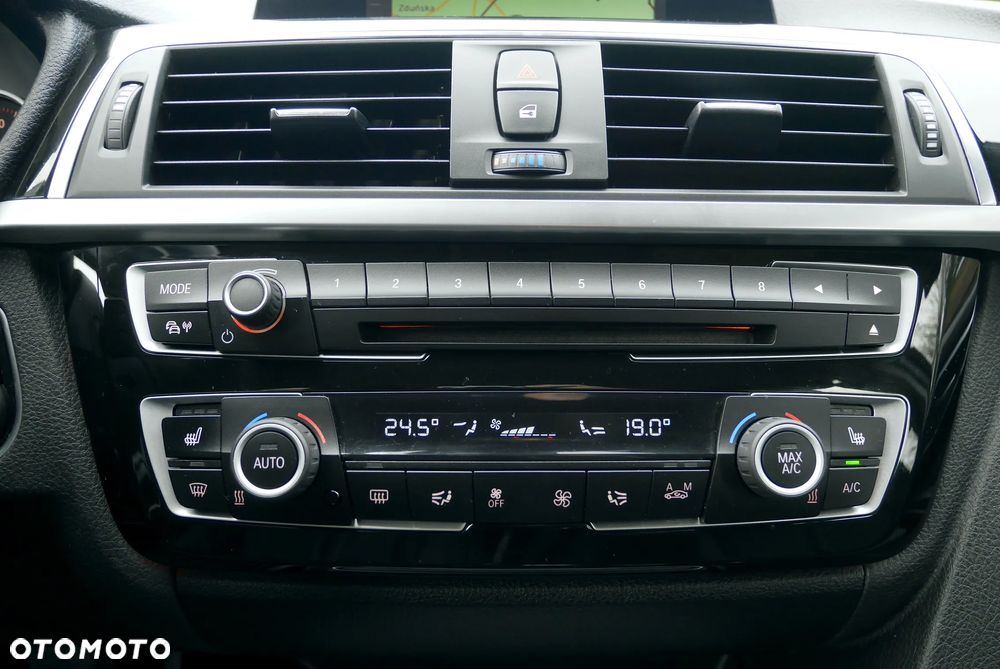 BMW Seria 3 318d Sport Line - 16