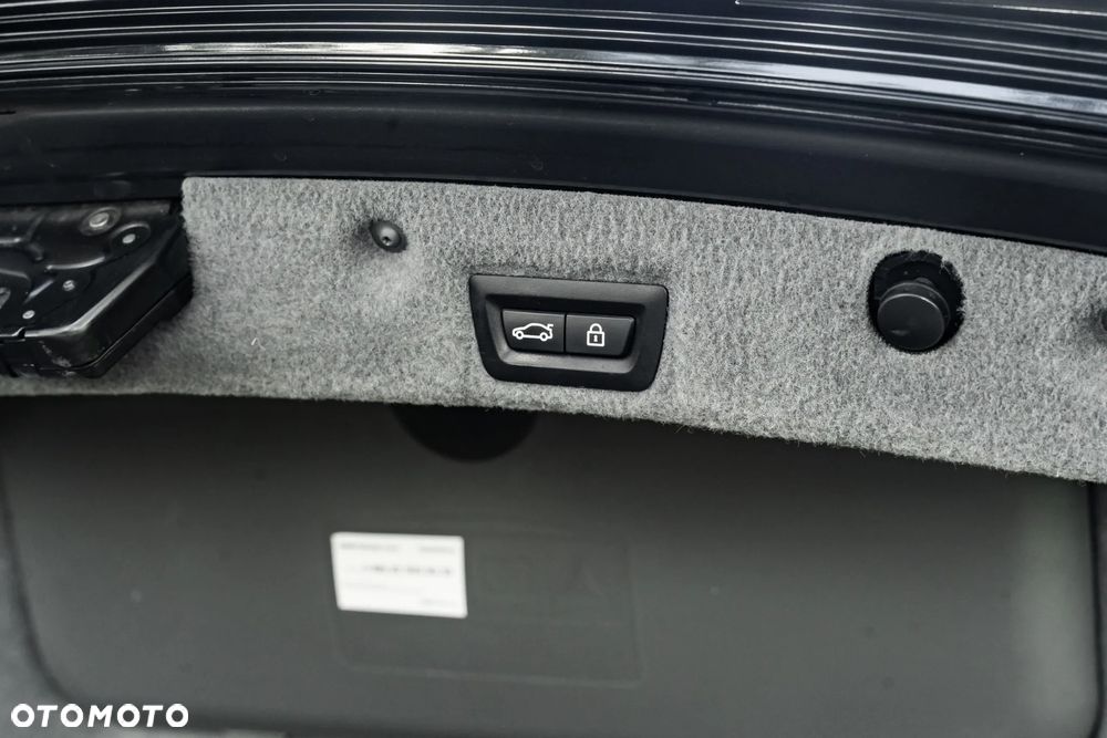 BMW Seria 7 750i xDrive - 23