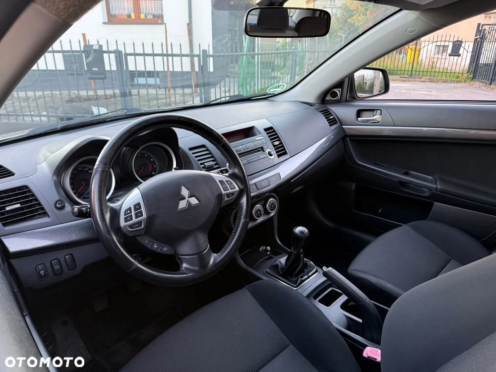Mitsubishi Lancer 1.8 Intense - 12
