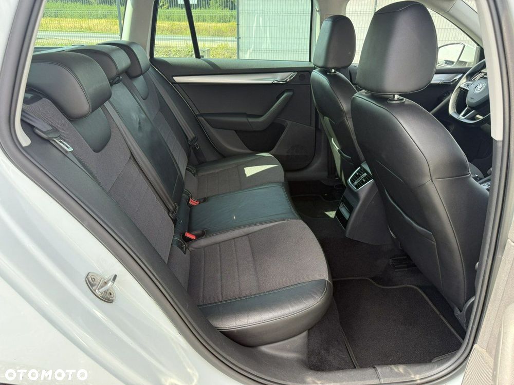 Skoda Octavia Combi 2.0 TDI DSG Style - 16