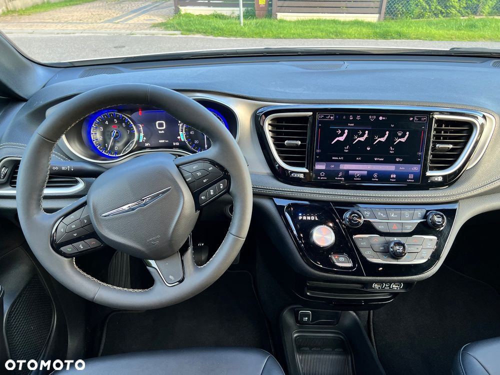 Chrysler Pacifica - 18