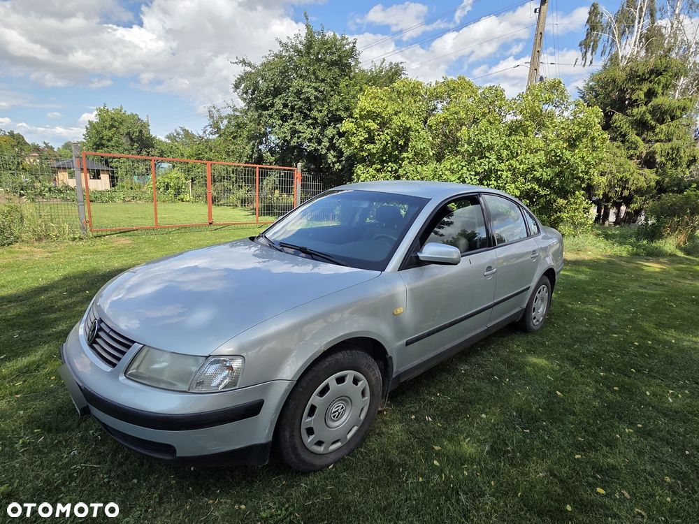 Volkswagen Passat 1.6 - 1