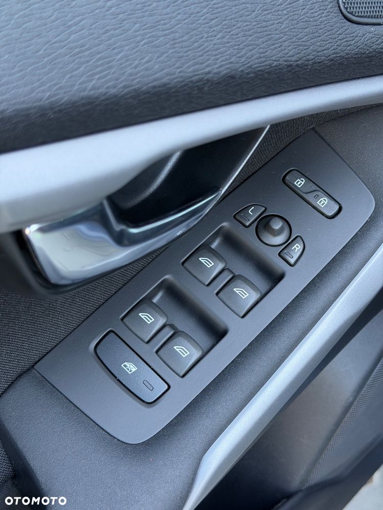 Volvo V40 T3 Momentum - 25