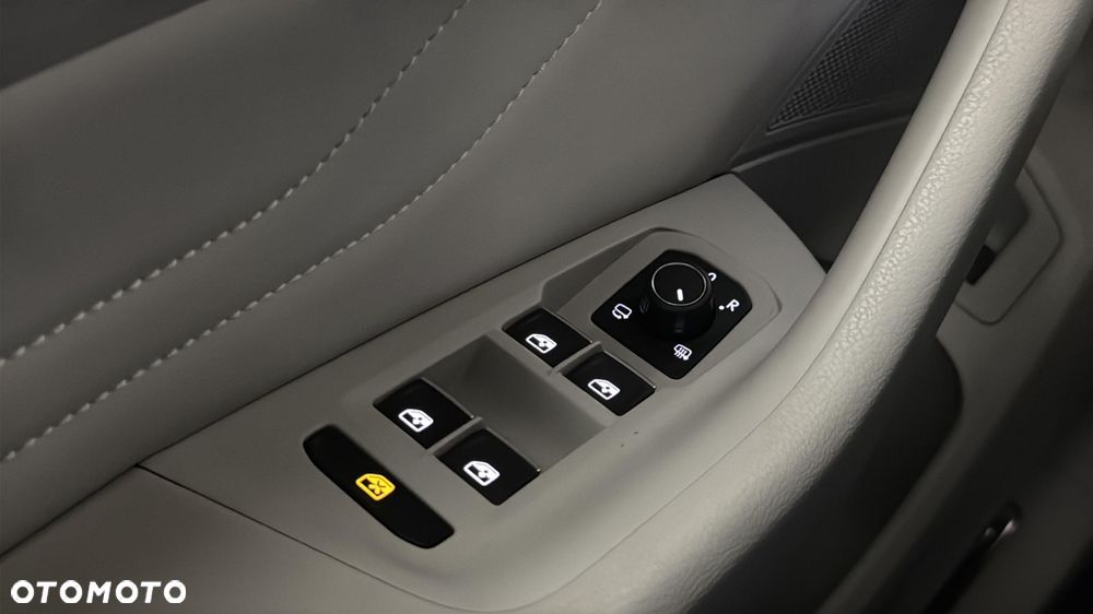 Volkswagen Passat 2.0 TDI SCR DSG Elegance - 30