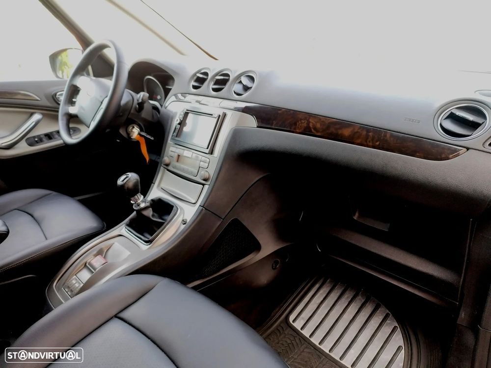 Ford Galaxy 2.0 TDCi Ghia - 30