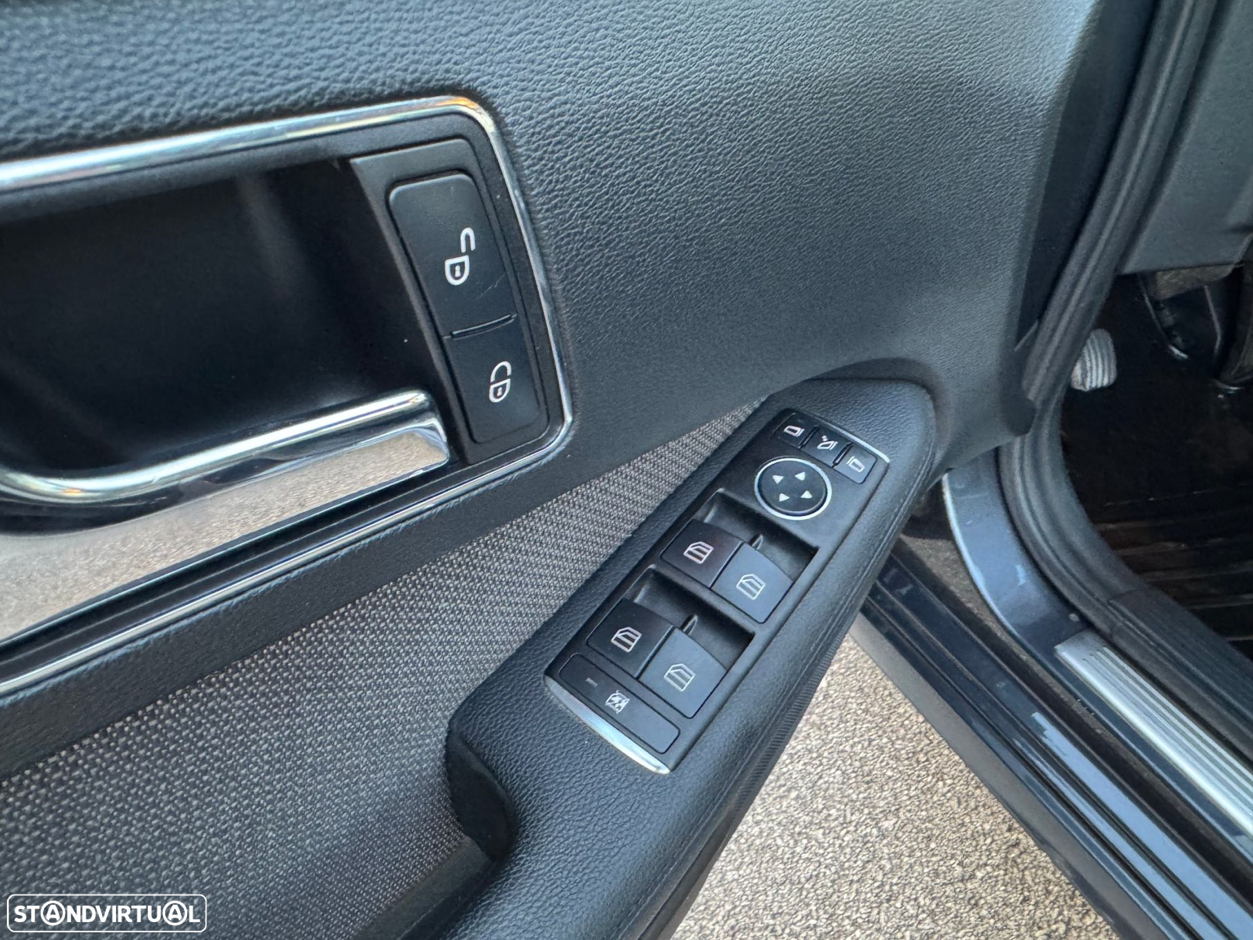 Mercedes-Benz E 220 CDi Avantgarde BlueEfficiency Auto. - 20