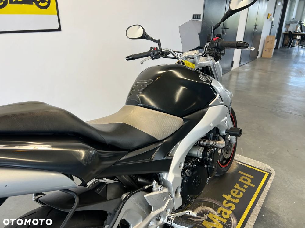 Suzuki GSR - 20