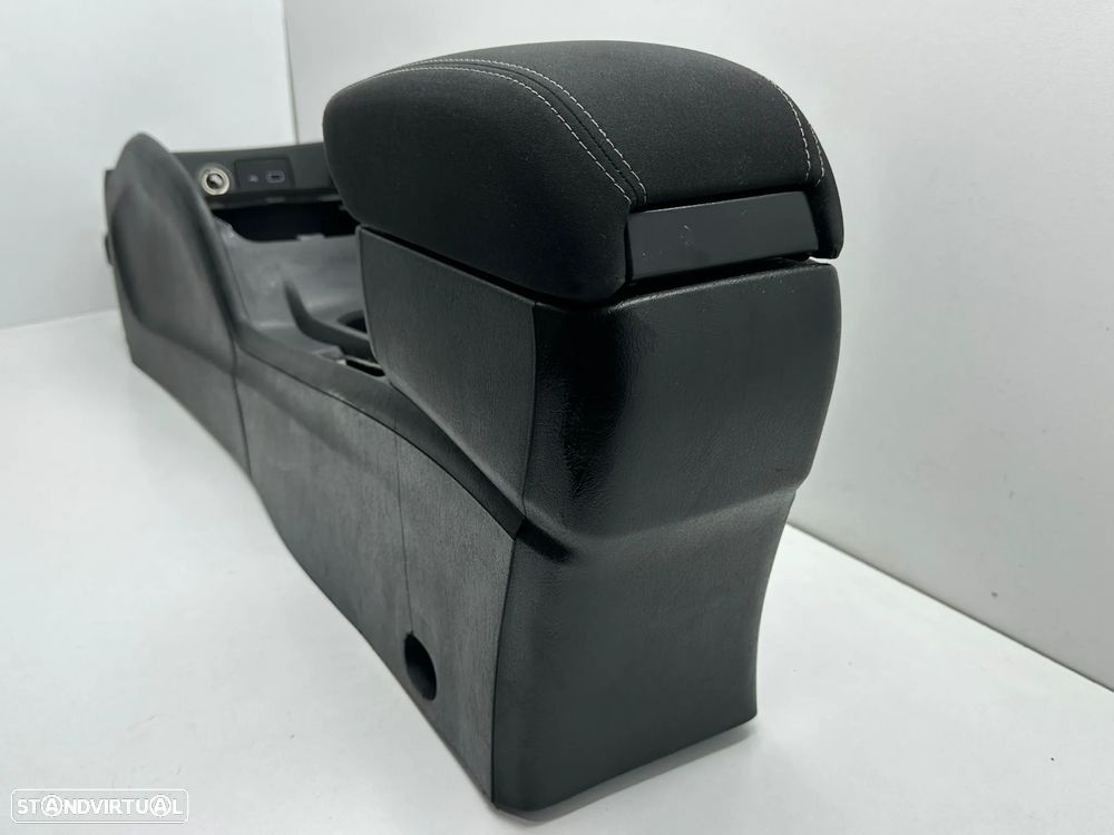 Consola Central / Apoio Braço - Fiat Tipo (2018) - 4