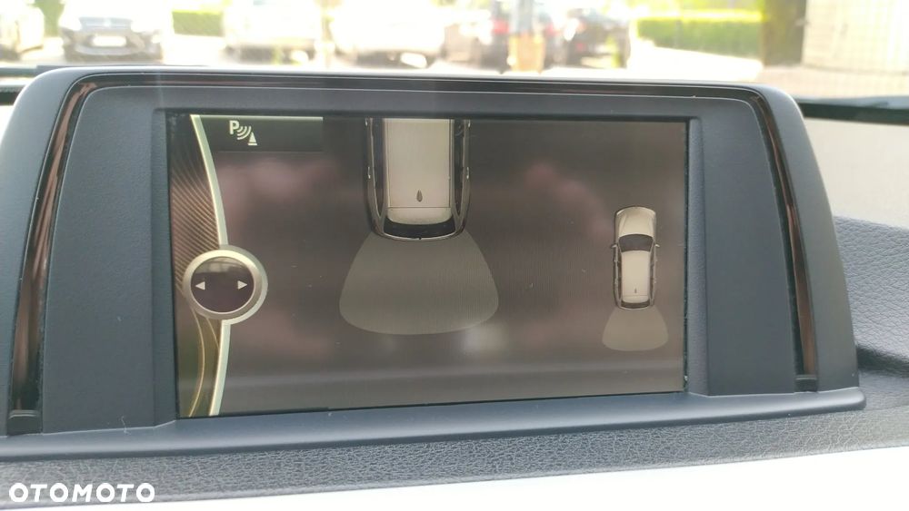 BMW Seria 3 320d xDrive - 33