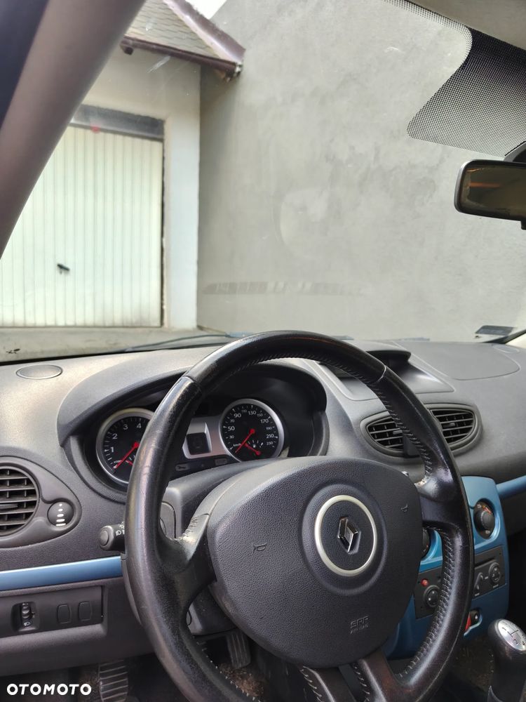 Renault Clio 1.2 16V Campus - 5