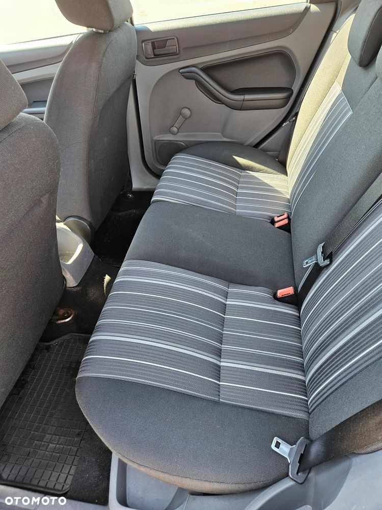 Ford Focus 1.6 TDCi Ambiente - 11