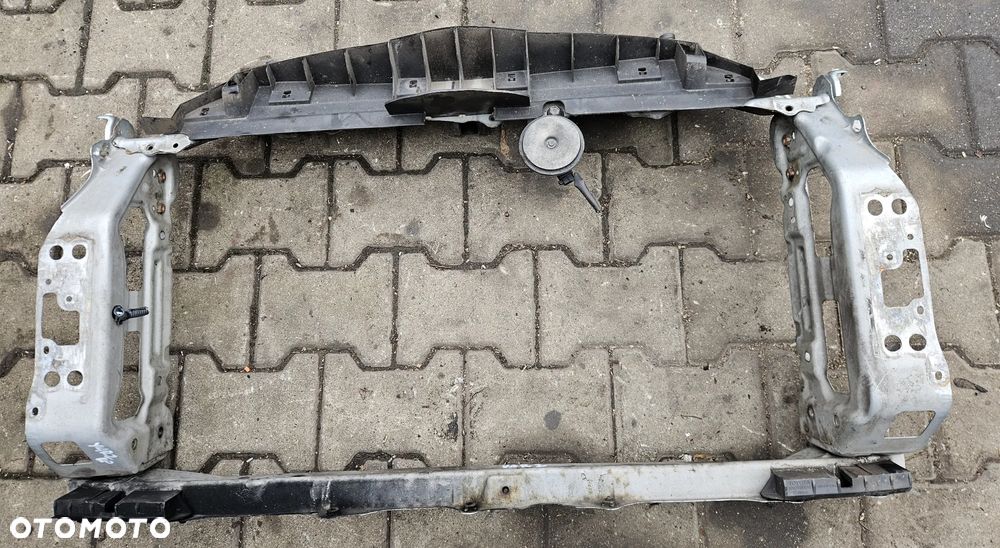 Toyota Yaris II 2 P9 pas przedni wzmocnienie przód