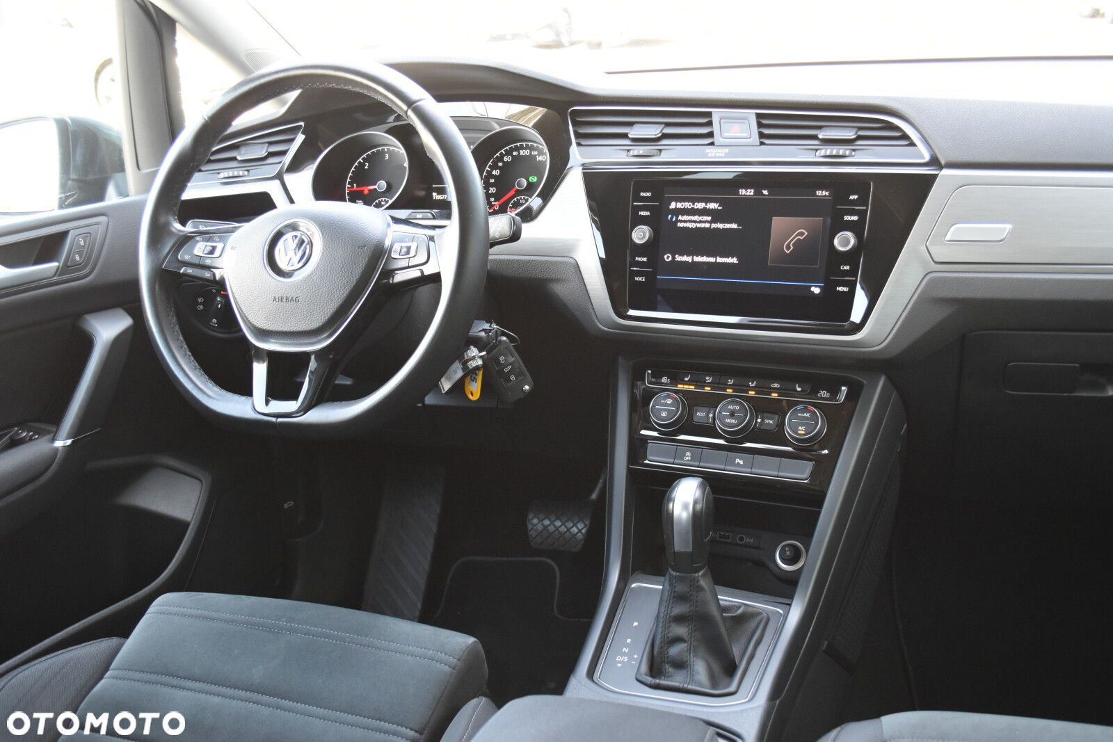 Volkswagen Touran 2.0 TDI BMT Comfortline DSG - 12