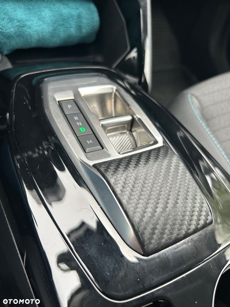 Peugeot 2008 1.2 Pure Tech GPF Allure S&S EAT6 - 24