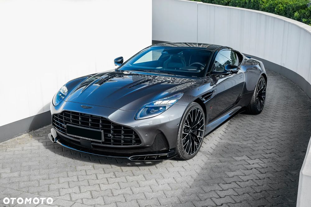 Aston Martin DB12