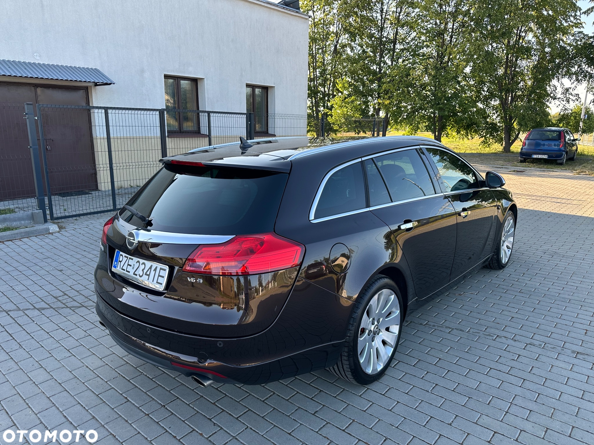 Opel Insignia 2.8 V6 Turbo Sports Tourer 4x4 Automatik Cosmo - 17