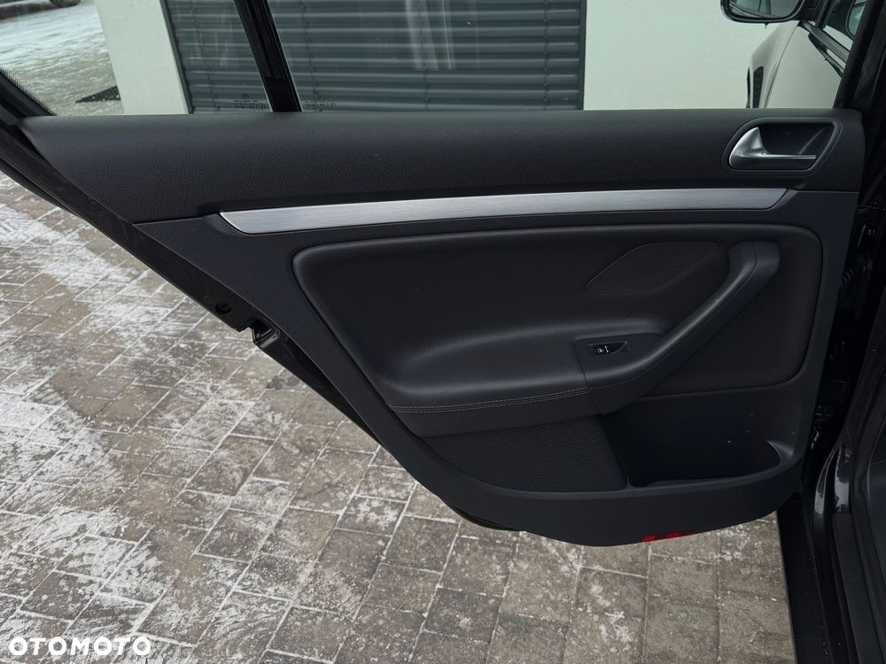 Volkswagen Golf 2.0 TDI DPF 4Motion Trendline - 32