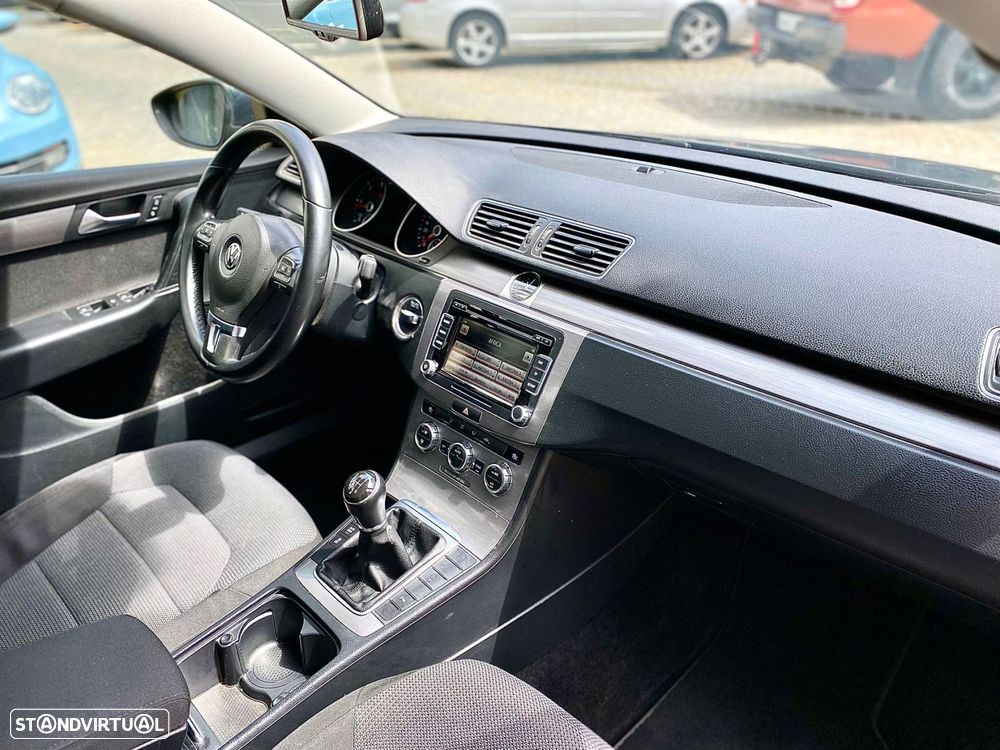 VW Passat 1.6 TDI BlueMotion - 23