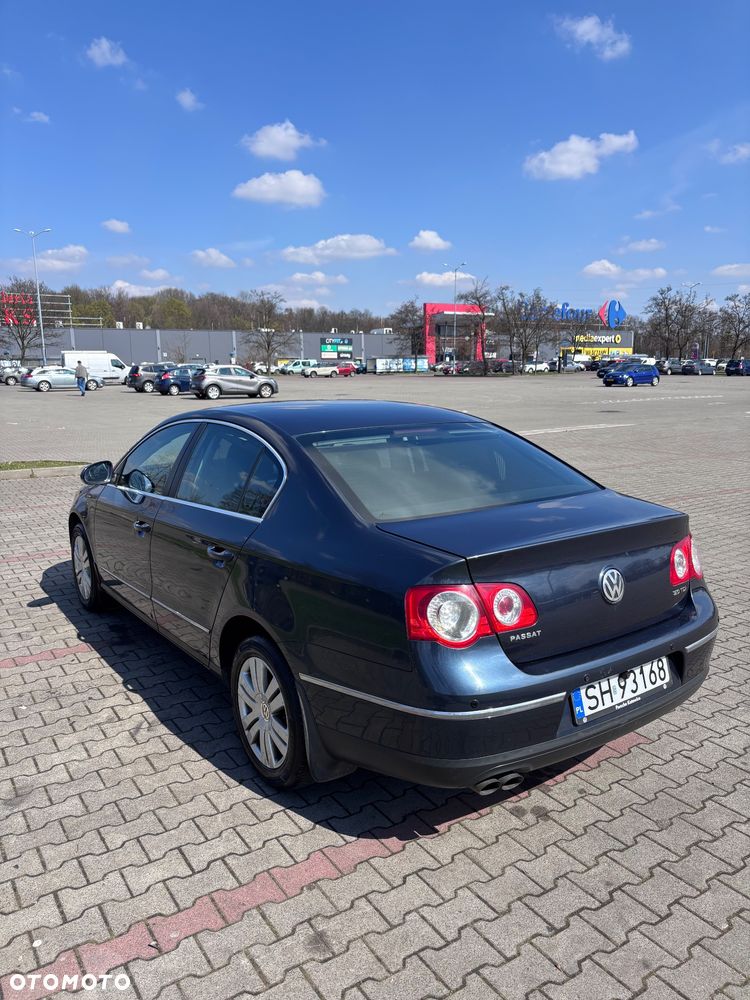 Volkswagen Passat 2.0 TDI DPF Highline - 25
