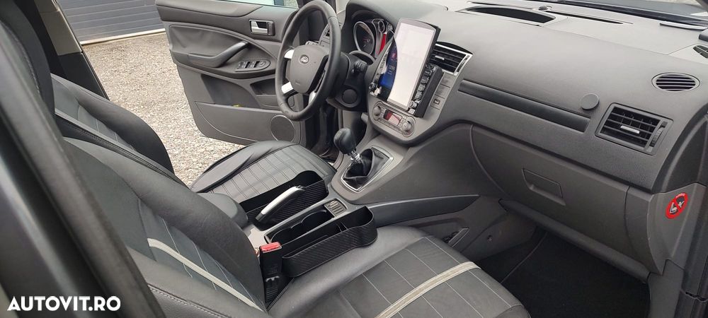 Ford Kuga 2.0 TDCi 2x4 Titanium - 24