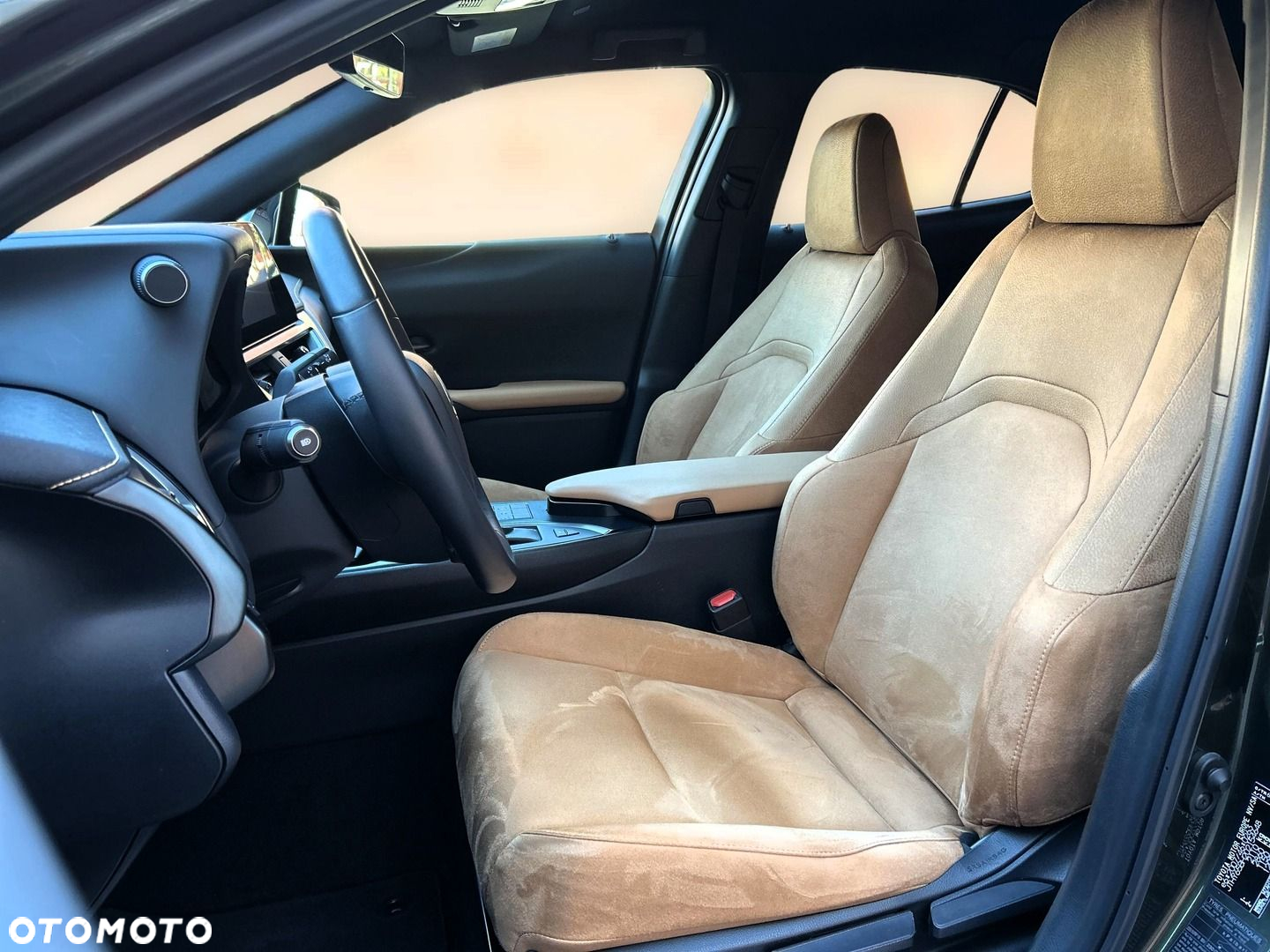 Lexus UX 250h GPF Business 2WD - 14