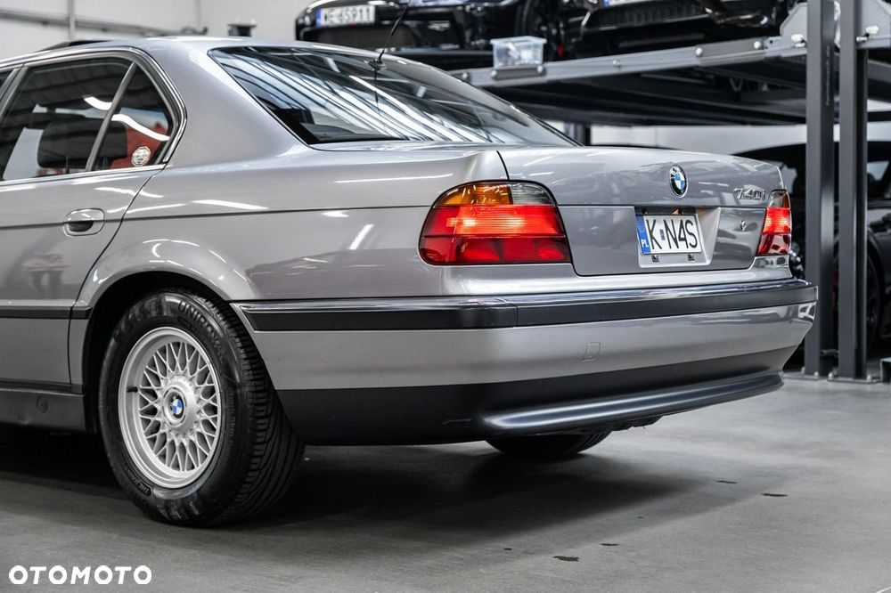 BMW Seria 7 740i V8 - 26
