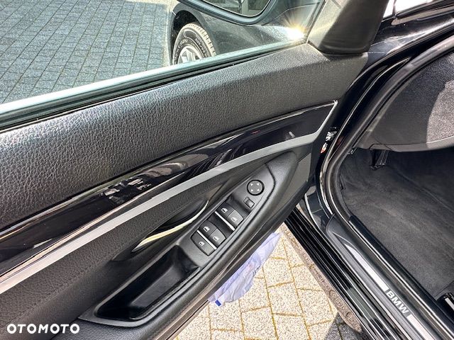 BMW Seria 5 520d Luxury Line - 12