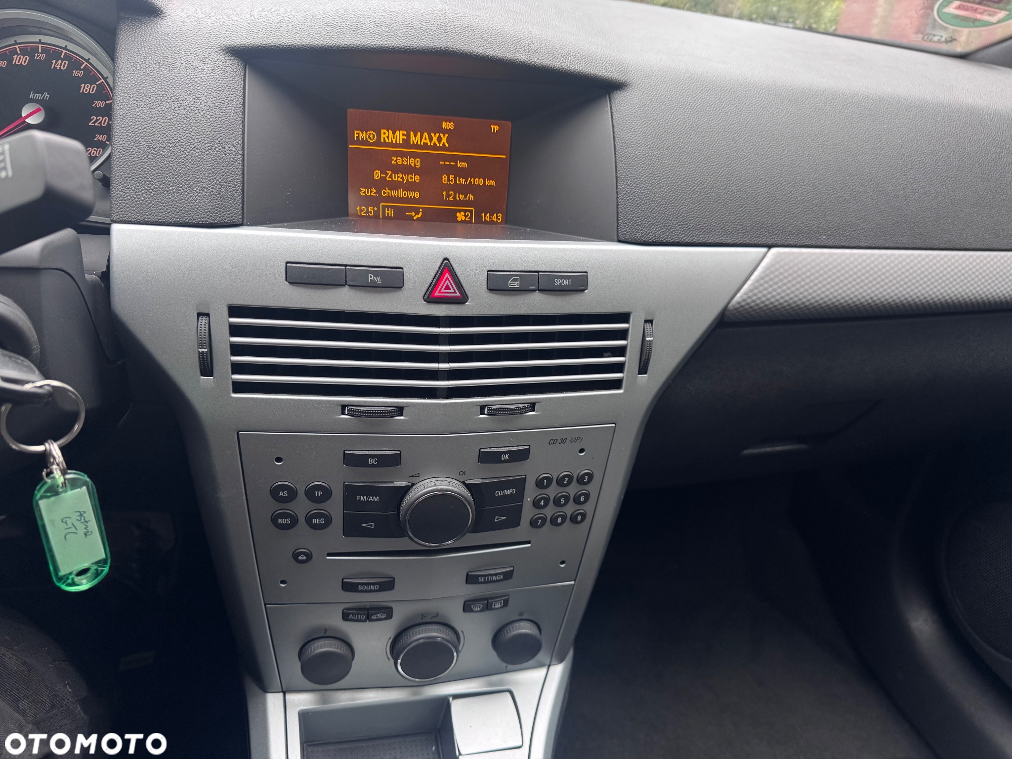 Opel Astra GTC 1.8 Sport - 12