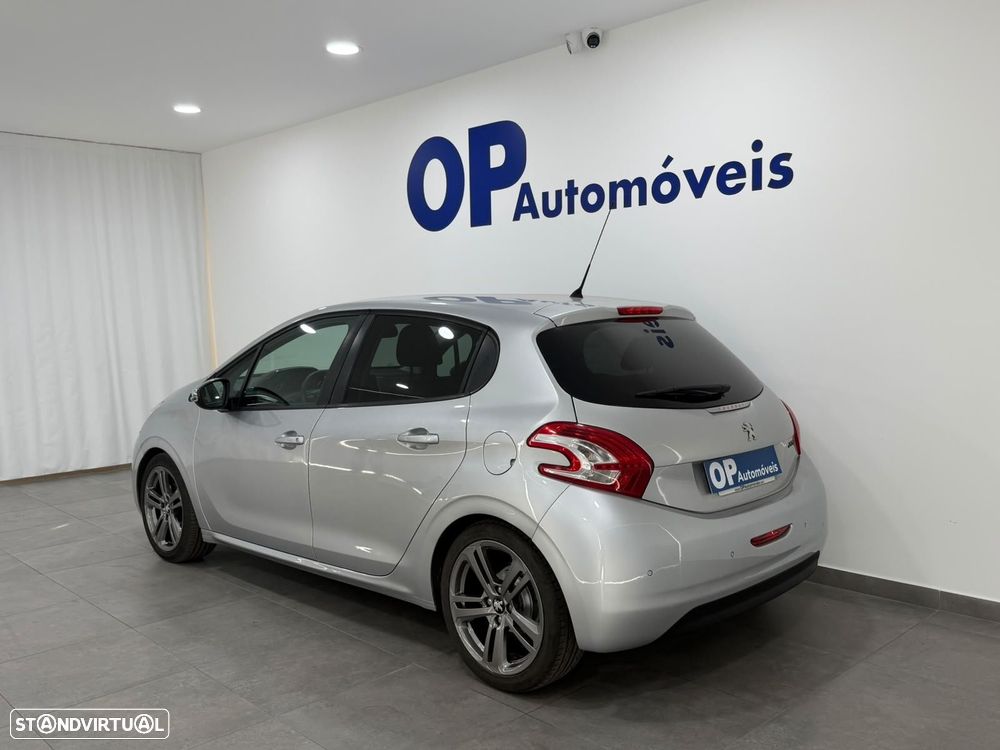 Peugeot 208 2014 photo 3