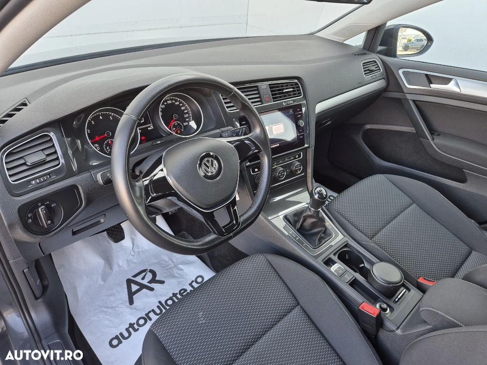 Volkswagen Golf - 9