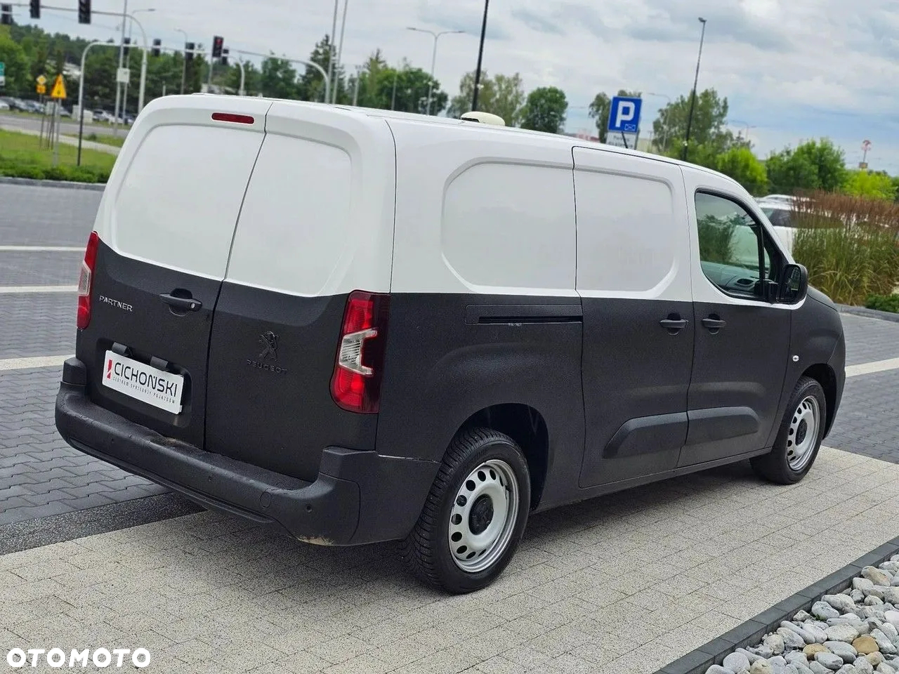 Peugeot Partner / Rifter Long IZOTERMA Chłodnia Mroźnia Zabudowa Firmy: GRUAU Salon Polska BEZWYPADKOWY Serwisowany w ASO Ładny Zadbany Faktura Vat 23% - 9