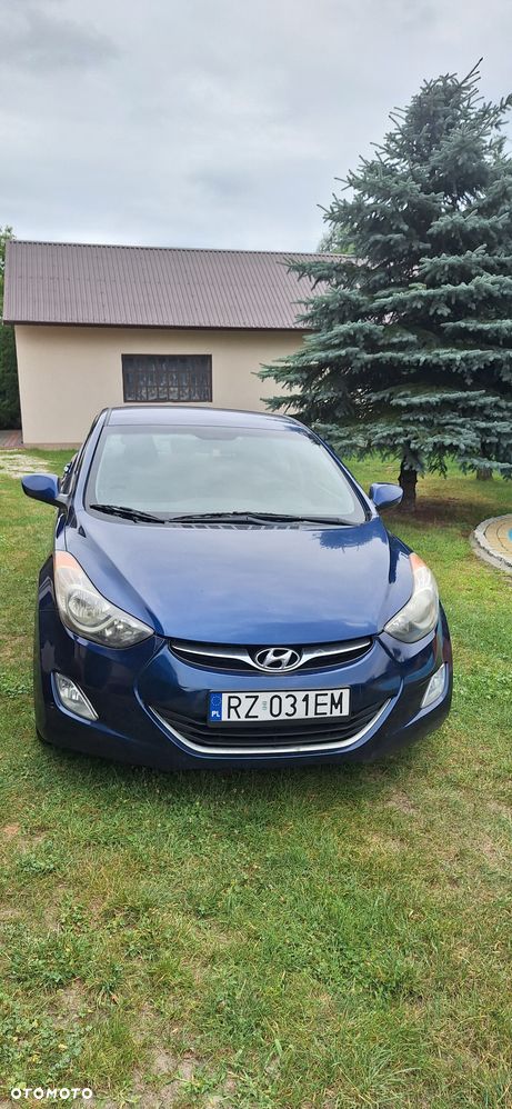 Hyundai Elantra - 1