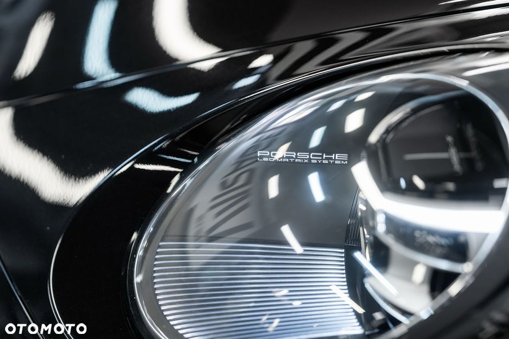 Porsche 911 Carrera 4S - 9