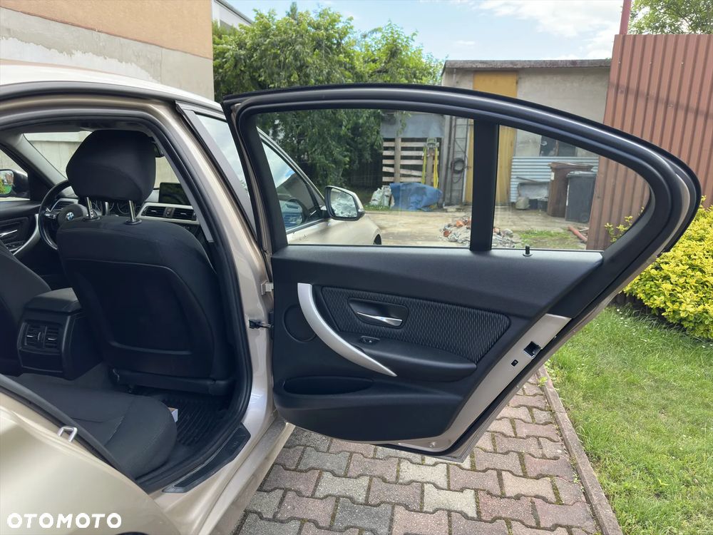 BMW Seria 3 335d xDrive - 12