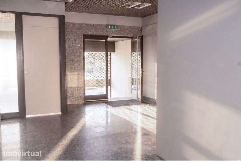 Loja com 140 m² no centro da Maia — excelente localização e potencial - Grande imagem: 4/12